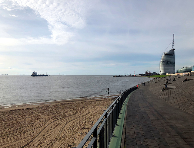 Embankment promenade