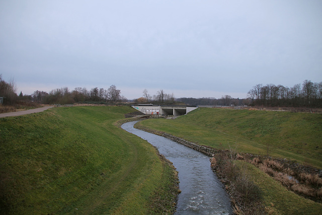 Blick zum Emscher-Durchlass unter dem Rhein-Herne-Kanal (Castrop-Rauxel) / 26.12.2019