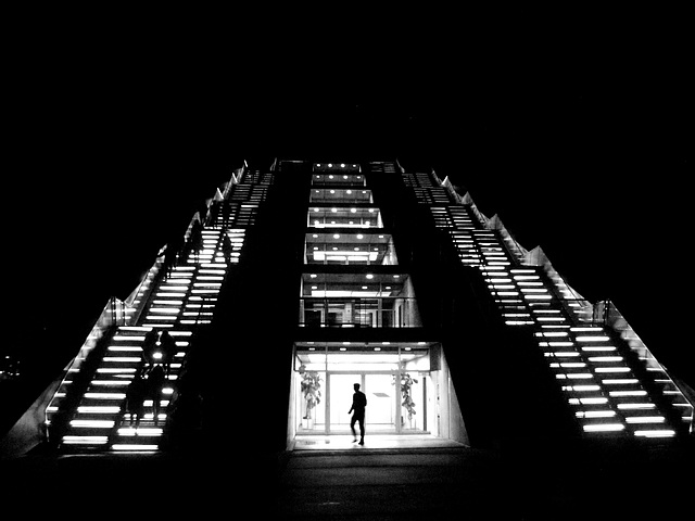 Mond-Pyramide in Hamburg?