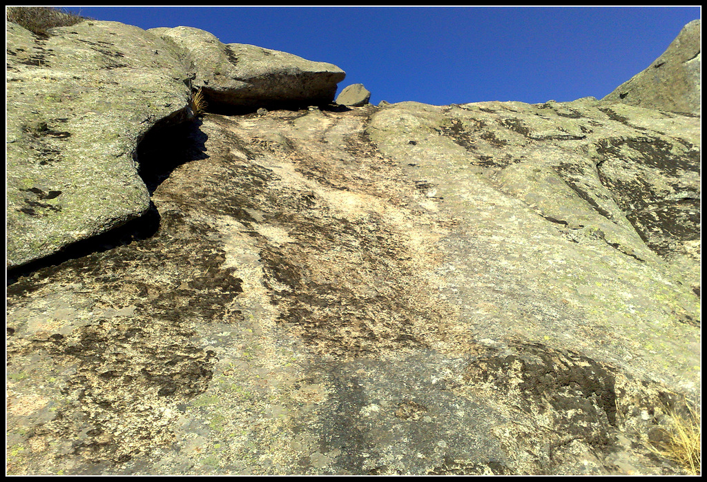 La Machota Chica, a stiff scramble up this slab is needed to reach the top.