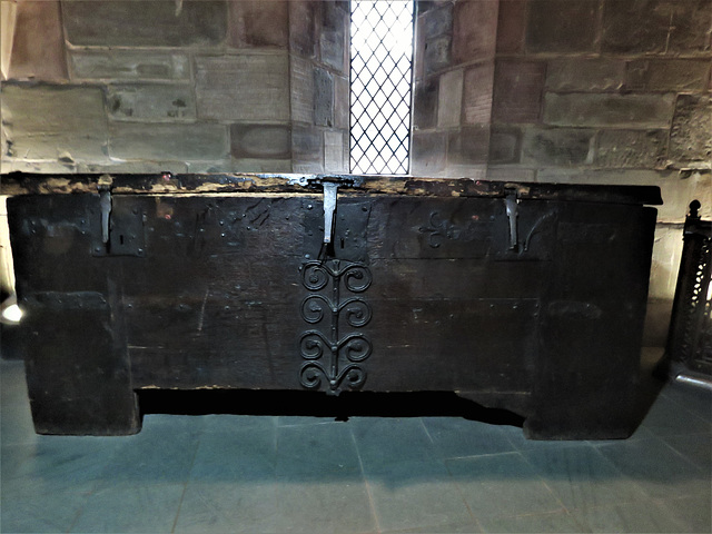 st mary's hall, coventry, warks (31)c13 chest