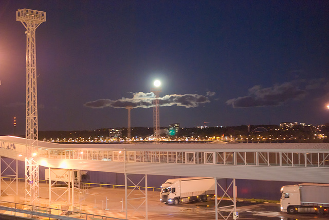 Im Hafen Tallinn am Abend