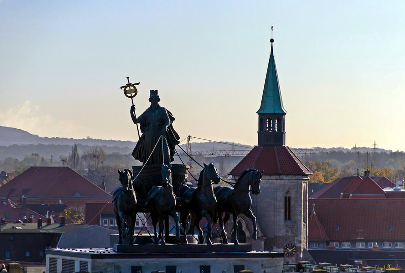 Quadriga und Magnikirchturm