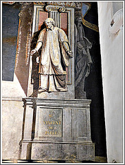 Statue Saint Vincent de PAUL à la chapelle Sainte Catherine à Dinan (22)