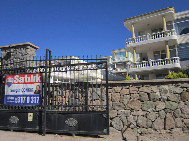 A lovely house for sale, with the view of the islands