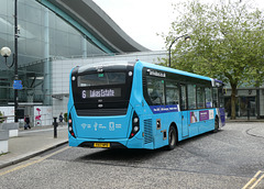 Arriva the Shires 3121 (YX17 NPD) in Milton Keynes - 18 May 2019 (P1010814)
