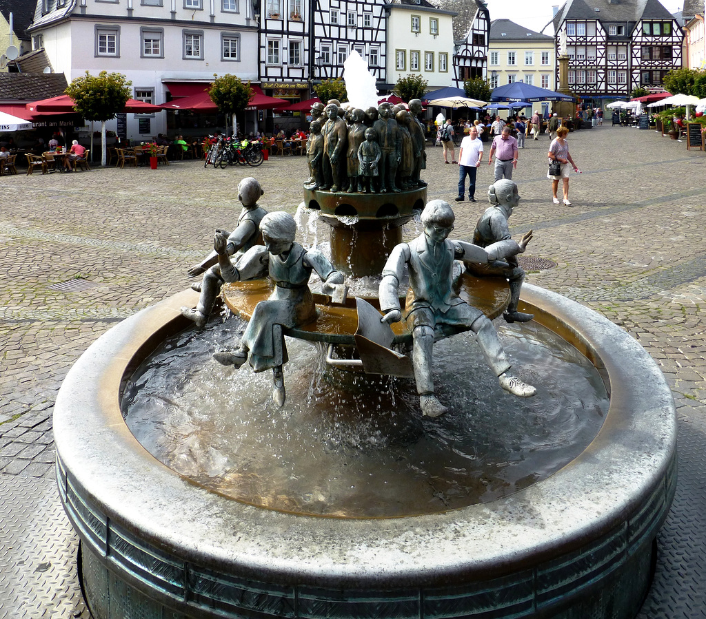 DE - Linz am Rhein - Ratsherrenbrunnen