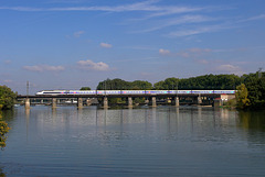 TGV sur la Saône