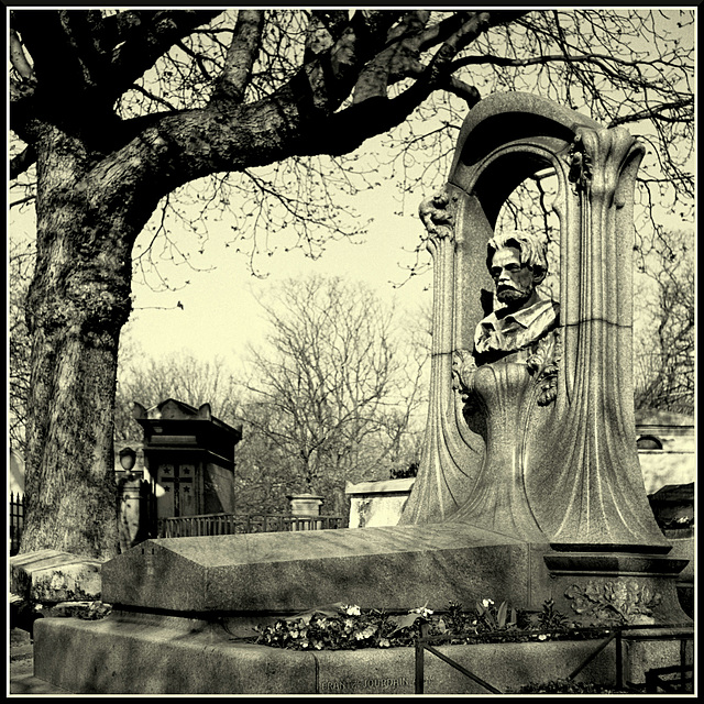 Tomb of Émile Zola, Cimetière de Montmartre, Paris