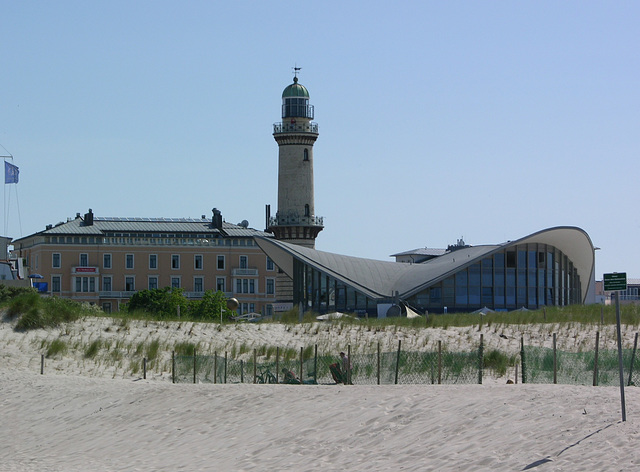 Hotel, Leuchtturm und Teepott