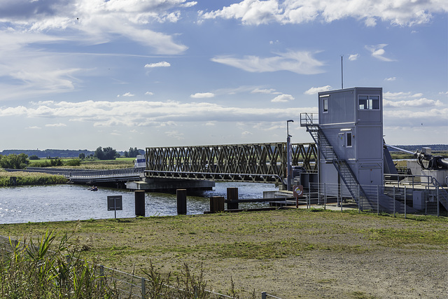 Neu gebaute Hubbrücke über den Meiningenstrom