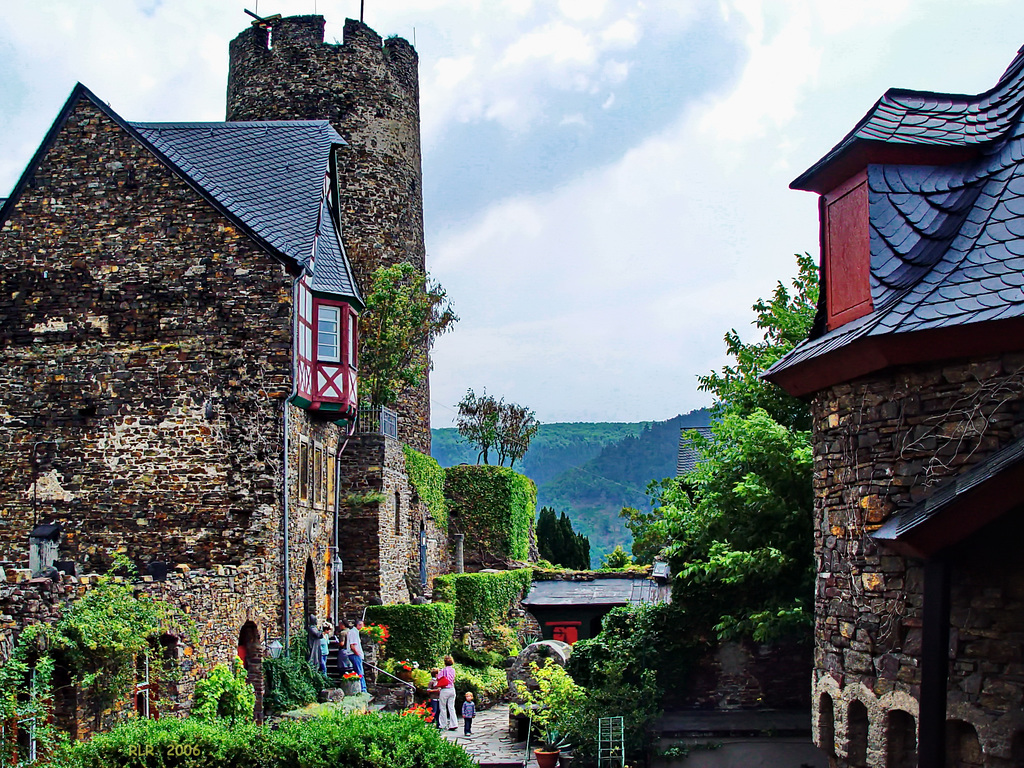 Burg Thurant bei Alken an der Mosel, Burghof