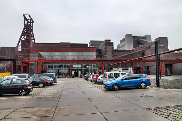 Parkplatz A2 vor dem Wagenumlauf (Zeche Zollverein 12, Essen-Stoppenberg) / 21.01.2023