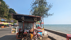 Kiosques variés et parasols / Miscellaneous booths and sunshades