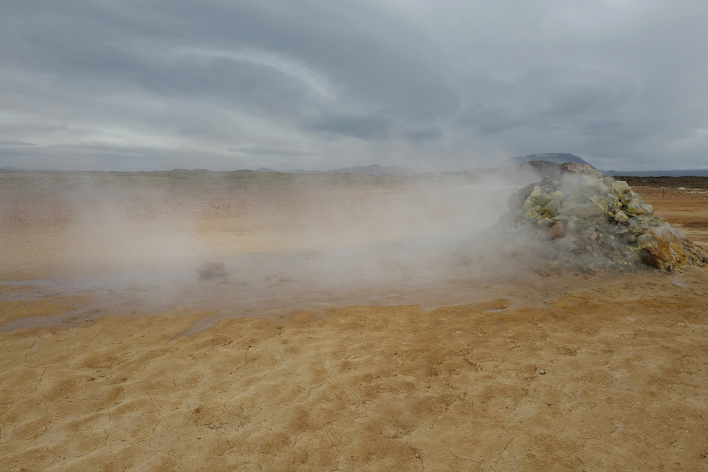 The Namafjall geothermal field, Crateras
