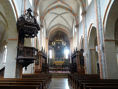 Innenraum der Stiftskirche in Saint-Ursanne