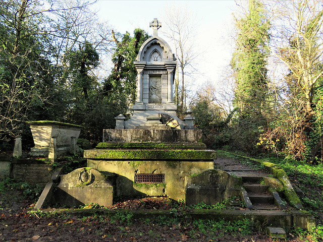 nunhead cemetery, london, c19 tomb of john allan +1865 (3)