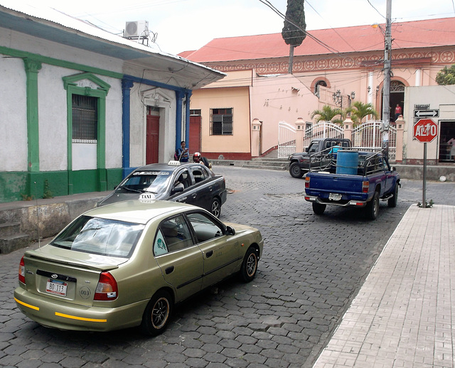 Deux taxis passèrent par là