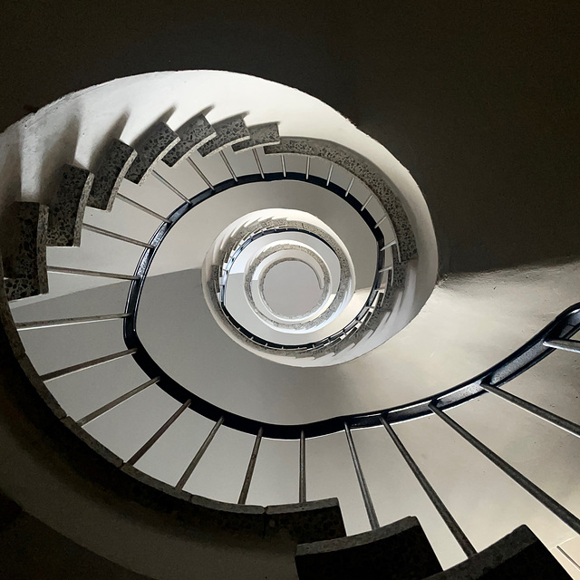 Circular Stairs (2)