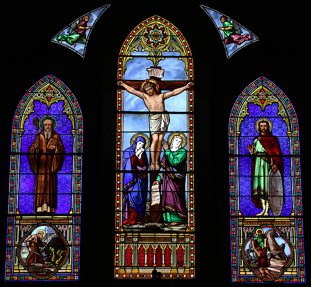La beauté des vitraux - Eglise de St-Ay