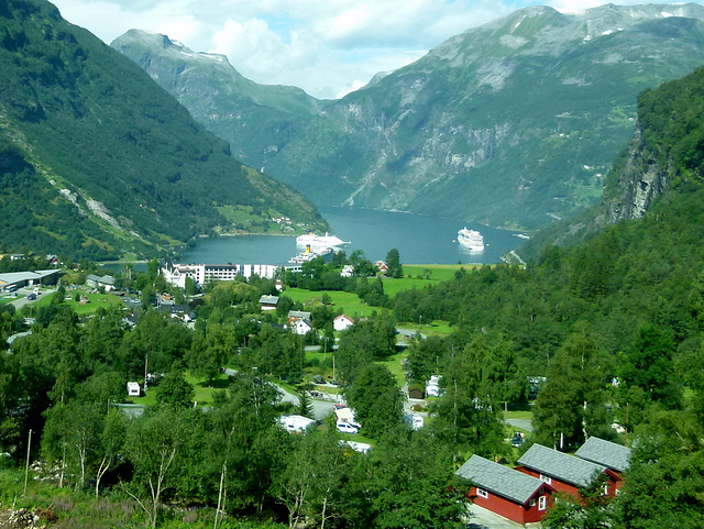 Kreuzfahrer im Geirangerfjord