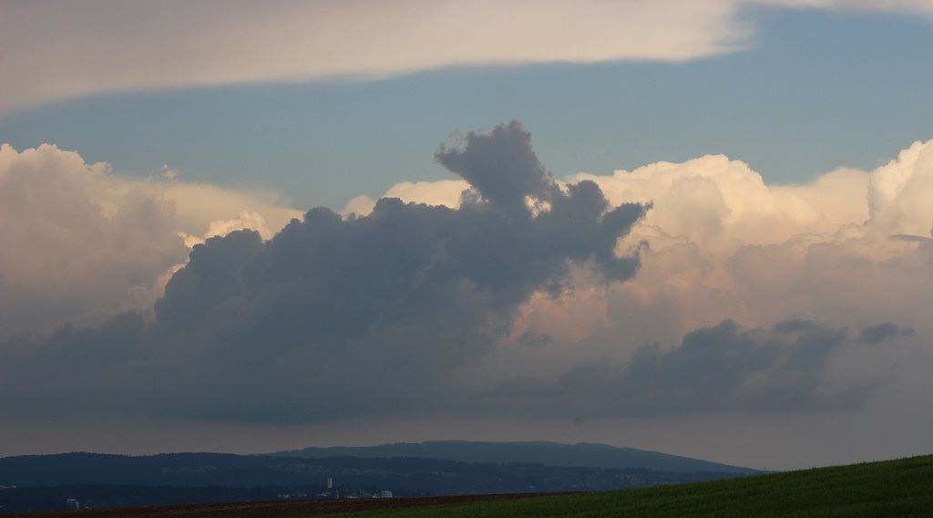 nubes sobre el lago