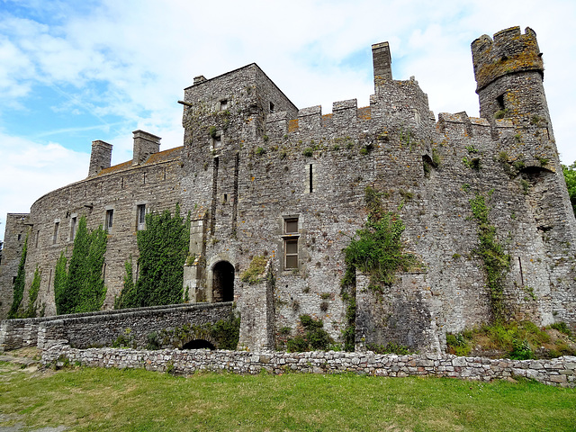 ... château de Pirou ...