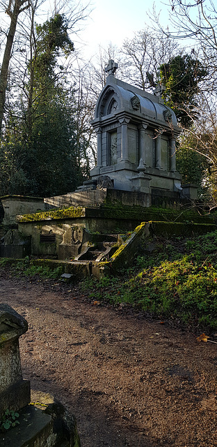 nunhead cemetery, london, c19 tomb of john allan +1865 (7)