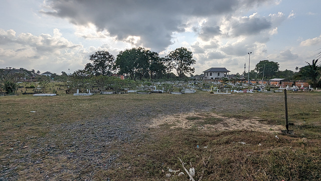 Malaysian cemetery / Cimetière malaisien