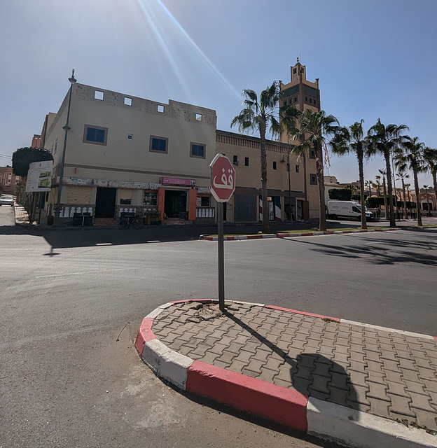 L'ombrage d'un arrêt..... / Stop sign's shadow