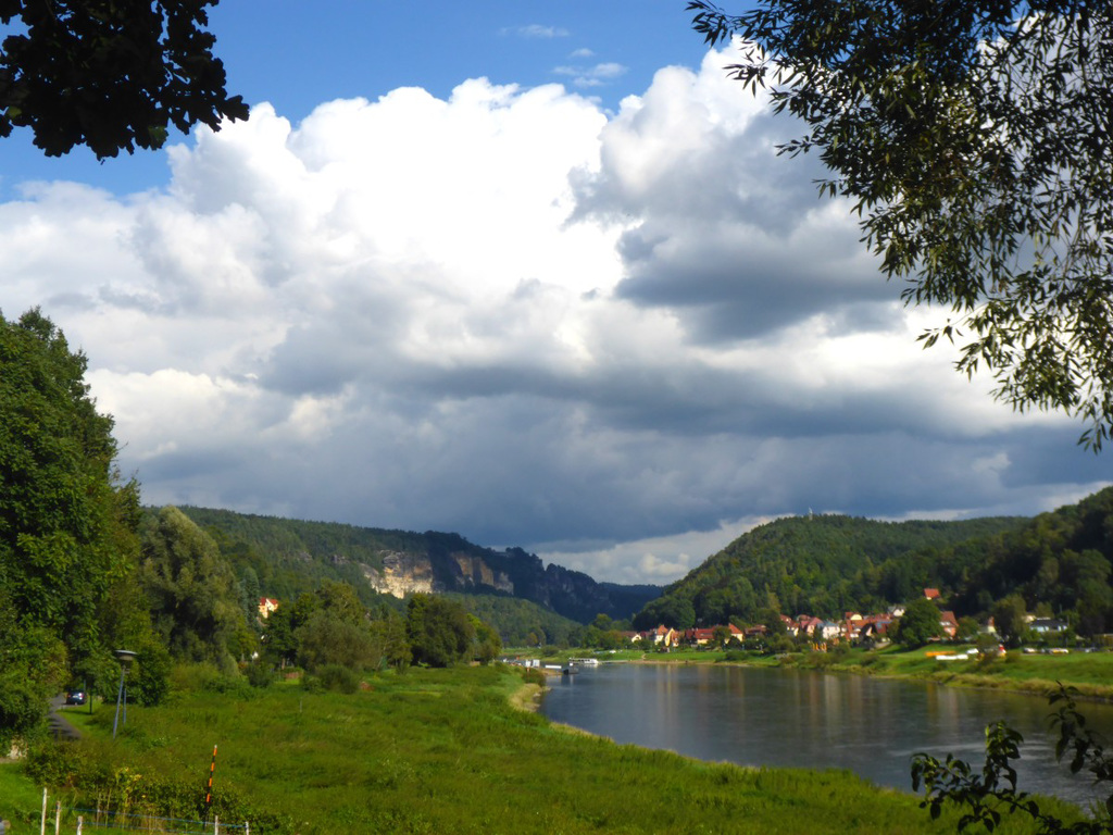 Elbtal bei Stadt Wehlen - Elbvalo ĉe urbeto Wehlen