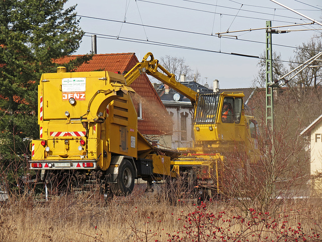 (066/365) Großhäcksler mit 2-Wege-Unimog im Einsatz