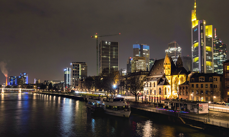 Mainhattan bei Nacht