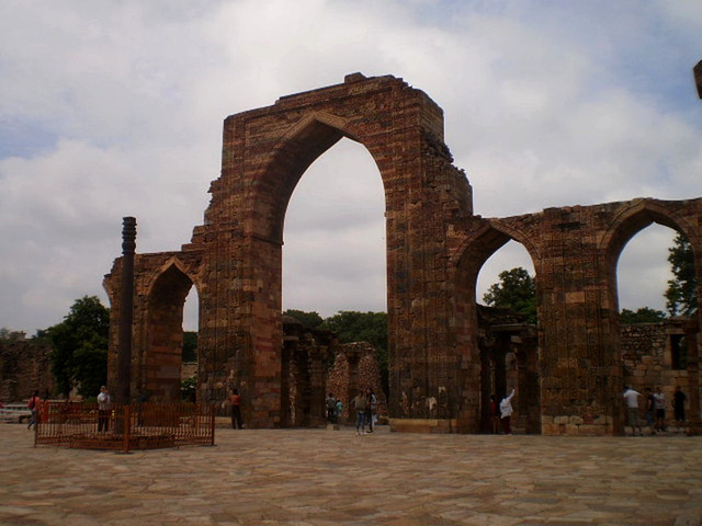 Ruins of the Mosque of Quwwat-ul-Islam.