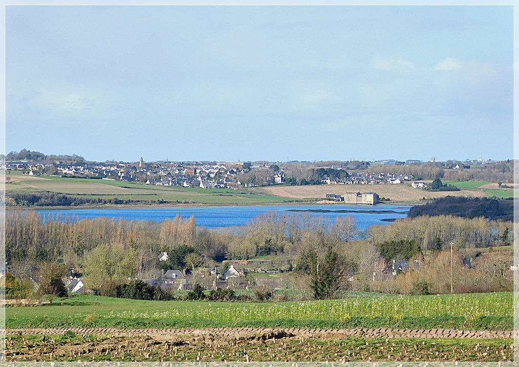 Vue depuis le mont Garrot vers Saint Jouan des Guérets et le moulin de Quinard (35)