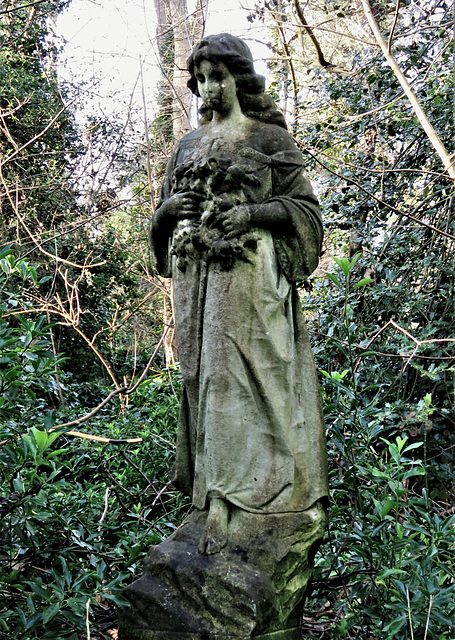 nunhead cemetery, london, c20 tomb of sarah bond +1922 (2)