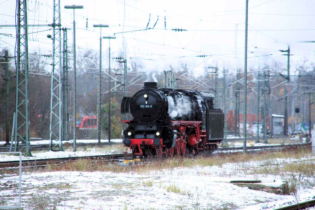 Dampflok 012  104-6  beim verholen