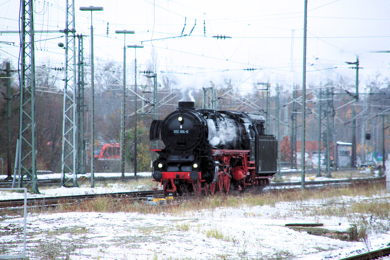 Dampflok 012  104-6  beim verholen