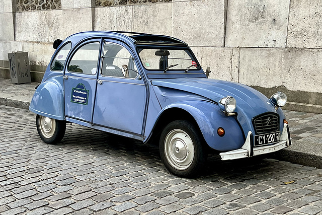 Paris 2024 – Citroën 2CV