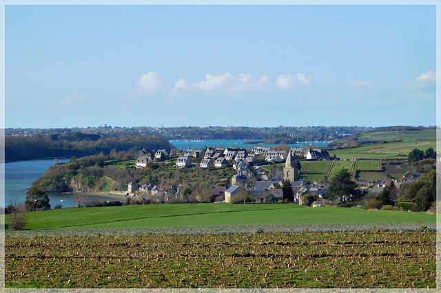 Vue depuis le Mont Garrot vers Saint Suliac et la Rance (35)