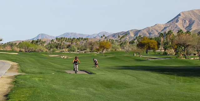 Palm Springs / virus / golf course bike access (# 0168)