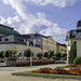 Františkovy Lázně, Franzensbad: auf dem Platz vor der Neuen Kolonnade/Nová kolonáda (© Buelipix)