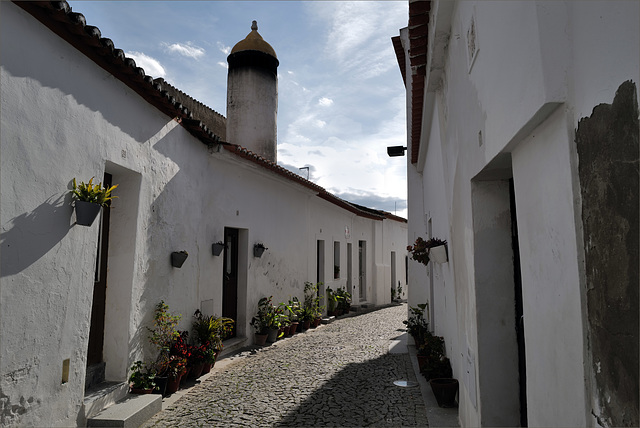 Moura, Alentejo, Mouraria, Going down