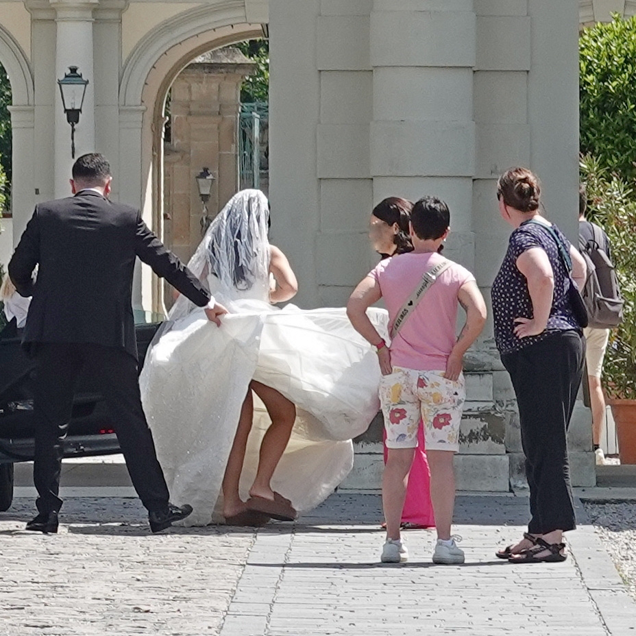 Der TRAUt sich unter ZEUGEN an die Wäsche !???
