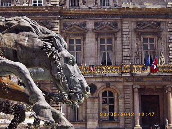 Place des Terreaux en face de la Mairie de Lyon.