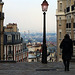 La dame au chapeau sur la Butte Montmartre