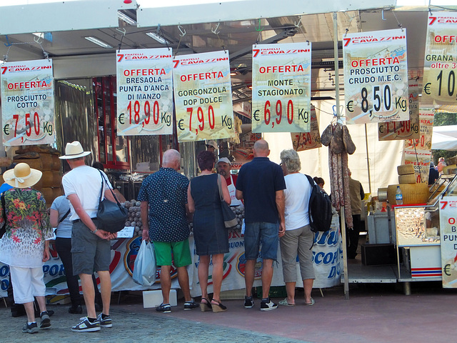 Toscolano-Maderno. Wochenmarkt. ©UdoSm