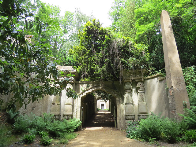 highgate west cemetery. london