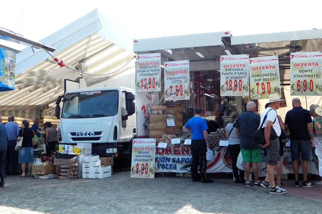 Toscolano-Maderno. Wochenmarkt. ©UdoSm