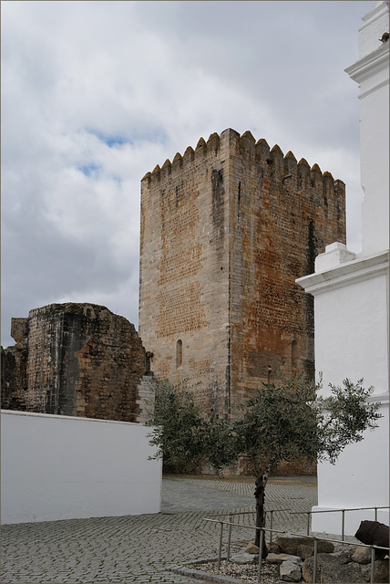 Moura, Alentejo, Castle